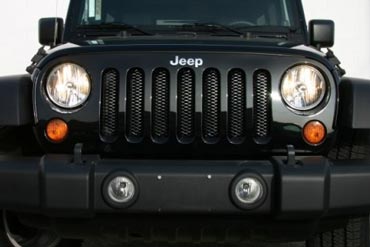 Jeep front end with a mesh grill