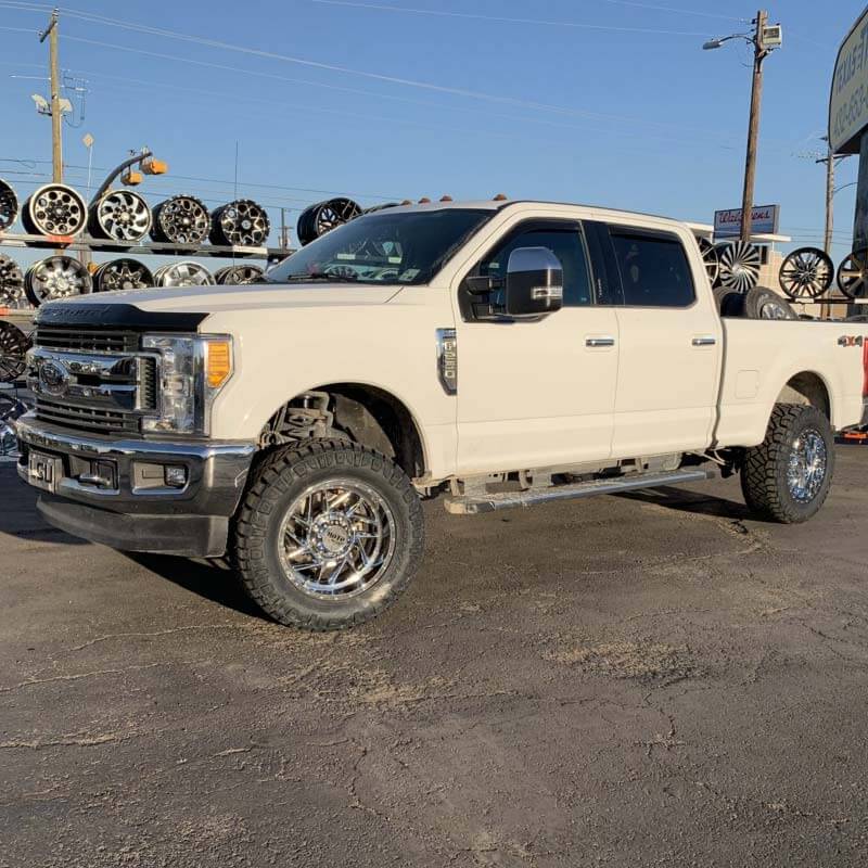 MO985 Breakout wheels on Ford F-250