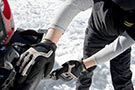 Man uses Smittybilt Trail Gloves