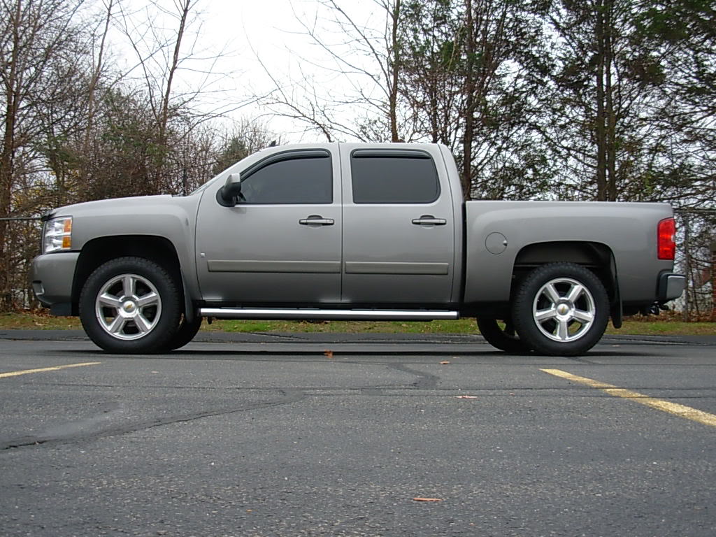 Chevy silverado 4-door with leveling kit